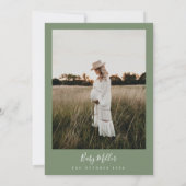 Sage Green Minimalistisch Modern Boho Babydusche Einladung (Rückseite)