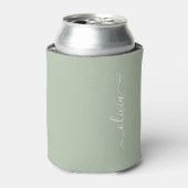 Sage Green Minimalistisch Modern Monogram Elegant Dosenkühler (Kanne Vorderseite)