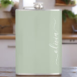Sage Green Minimalistisch Modern Monogram Elegant Flachmann<br><div class="desc">Mit unserer Sage Green Minimalistisch Modern Monogram Elegant Collection: Erleben Sie Ihre Ästhetik mit ruhiger Eleganz und zeitloser Eleganz. Unsere Kollektion präsentiert minimalistische Designs in einer ruhigen, grünen Weiß, ergänzt durch raffinierte Monogramme, die auf Ihren persönlichen Stil zugeschnitten sind. Von der polierten Schreibwaren bis hin zu vielseitigem Zubehör, jedes Stück...</div>