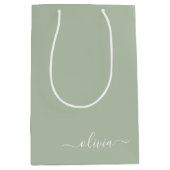Sage Green Minimalistisch Modern Monogram Elegant Mittlere Geschenktüte (Vorderseite)