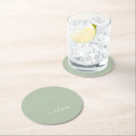 Sage Green Minimalistisch Modern Monogram Elegant Runder Pappuntersetzer<br><div class="desc">Mit unserer Sage Green Minimalistisch Modern Monogram Elegant Collection: Erleben Sie Ihre Ästhetik mit ruhiger Eleganz und zeitloser Eleganz. Unsere Kollektion präsentiert minimalistische Designs in einer ruhigen, grünen Weiß, ergänzt durch raffinierte Monogramme, die auf Ihren persönlichen Stil zugeschnitten sind. Von der polierten Schreibwaren bis hin zu vielseitigem Zubehör, jedes Stück...</div>