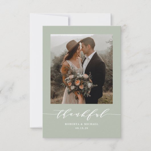 Sage Green Minimalistisch Thankful Script Wedding Dankeskarte (Vorderseite)