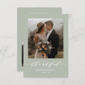 Sage Green Minimalistisch Thankful Script Wedding Dankeskarte (Vorne/Hinten)