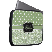Sage Green Mit Monogramm Damask Polka Dot Laptopschutzhülle (Vorne Rechts)