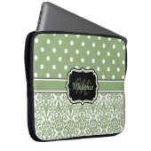 Sage Green Mit Monogramm Damask Polka Dot Laptopschutzhülle (Vorne Rechts)