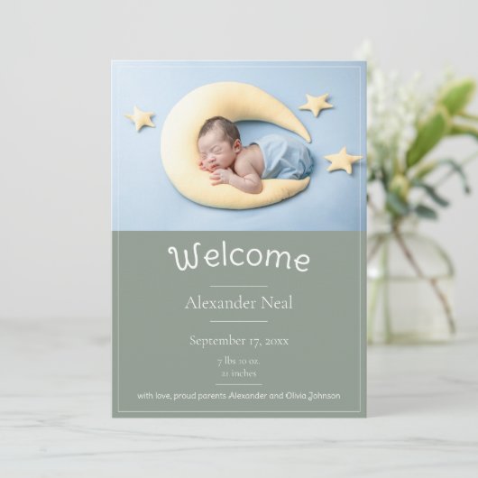 Sage Green Modern Foto Geburtsankündigung Ankündigung (Stehend Vorderseite)