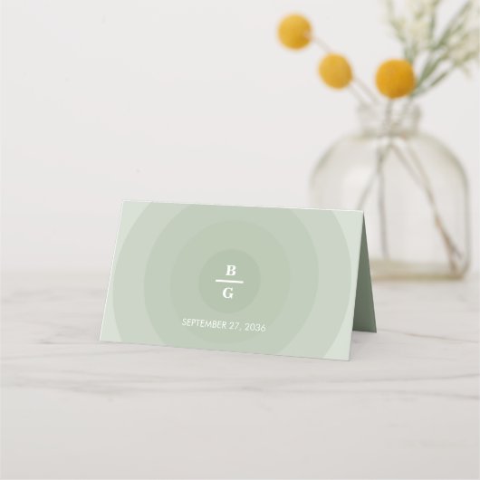 Sage Green Modern Monogram Wedding Platzkarte (Rückseite)