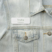 Sage Green Modern Script Custom Employee ID Namensschild (Beispiel)