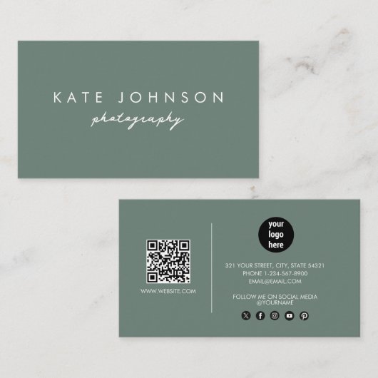 Sage Green Modern Script QR Code Social Media Visitenkarte (Vorne/Hinten)