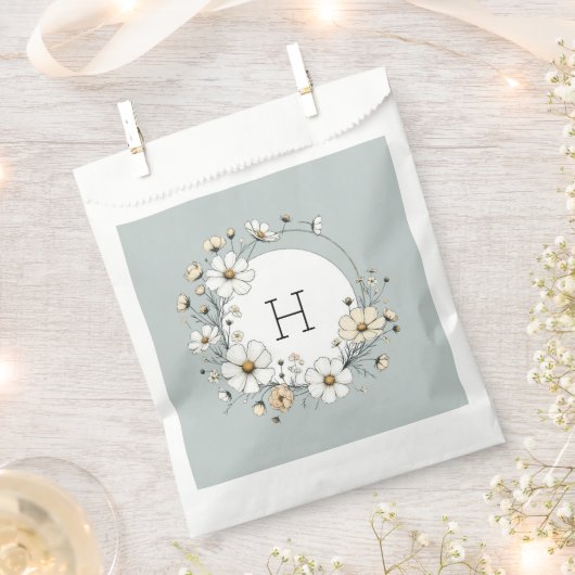 Sage Green Monogram Boho Blume Personalisiert Geschenktütchen (Ausgeschnitten)