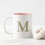 Sage Green Monogram Initial Letter Wedding Gift Zweifarbige Tasse<br><div class="desc">Entworfen mit einem benutzerdefinierten Monogramm-Namen,  der zuerst in Salbei grün (benutzerdefinierte Farbe) geschrieben ist und nach Wunsch geändert werden kann. Schenken Sie sich ein Gastgeschenk für Geburtstage,  Hochzeiten,  Babyduschen und vieles mehr!</div>