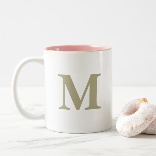 Sage Green Monogram Initial Letter Wedding Gift Zweifarbige Tasse (Mit Donut)