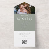 Sage Green Monogram QR Code Foto Hochzeitdatum All In One Einladung (Innen Boden)