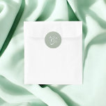 Sage Green Monogram Script Ampersand Hochzeit Runder Aufkleber<br><div class="desc">Feiern Sie Ihre Gewerkschaft mit einer Touch von maßgeschneiderter Eleganz mit unseren personalisierten Hochzeitsaufklebern. Diese Aufkleber mit dem Fokus auf zeitloser Eleganz und zeichnen sich durch ein raffiniertes Serifenmodell aus, das die Festigkeit und die Dauerhaftigkeit Ihrer Bindung symbolisiert. Der Ampersand, elegant in einem klassischen Drehbuch dargestellt, verbindet künstlerisch Ihre Initialen...</div>
