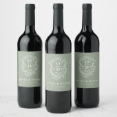 Sage Green Monogram Wedding Floral Wappen Weinetikett (Flaschen)