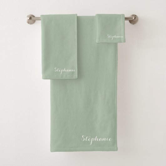Sage Green Name Modern Elegante Monogram Boho Badhandtuch Set (Insitu)