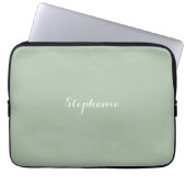 Sage Green Name Modern Elegante Monogram Boho Laptopschutzhülle (Vorderseite)