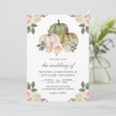 Sage Green Pumpkin und Dusty Peach Floral Wedding Einladung (Stehend Vorderseite)