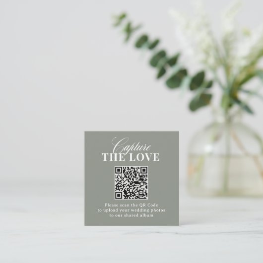 Sage Green | QR-Code Hochzeit Capture the Liebe Begleitkarte (Stehend Vorderseite)