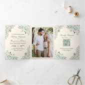 Sage Green Rose Lace Floral Cream QR Code Hochzeit Dreifach Gefaltete Einladung (Innenseite)