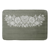 Sage Green Rustic Wood & White Lace Lacy Bauernhof Badematte (Vorderseite)