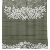 Sage Green Rustic Wood & White Lace Lacy Bauernhof Duschvorhang (Vorderseite)