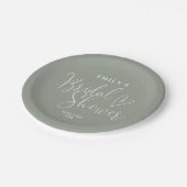 Sage Green Script Calligraphy Brautparty Pappteller (Schrägansicht)