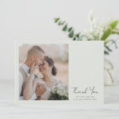 Sage Green Script Foto Hochzeit Dankeskarte (Stehend Vorderseite)