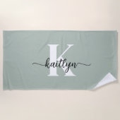 Sage Green Script Monogram Strandtuch (Vorderseite)