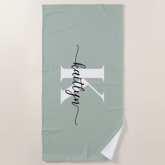 Sage Green Script Monogram Strandtuch (Vorderseite)
