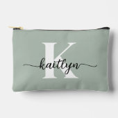 Sage Green Script Monogram Zubehörtasche (Vorderseite)