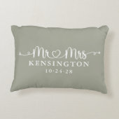 Sage Green Script Typografie Personalisiert Mr. Mr Dekokissen (Rückseite)