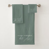 Sage Green Signature Script Monogram Badhandtuch Set (Insitu)
