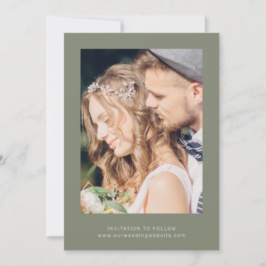 Sage Green Simple Minimalistisch Wedding Foto Save The Date (Rückseite)