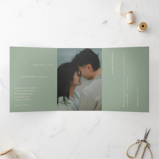 Sage Green Simple Photo Modern Wedding Dreifach Gefaltete Einladung (Innenseite)