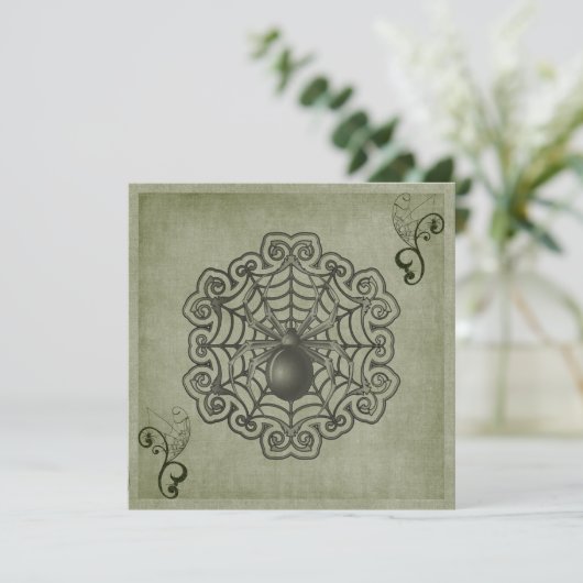 Sage Green Spider Scroll Halloween-Party Einladung (Stehend Vorderseite)