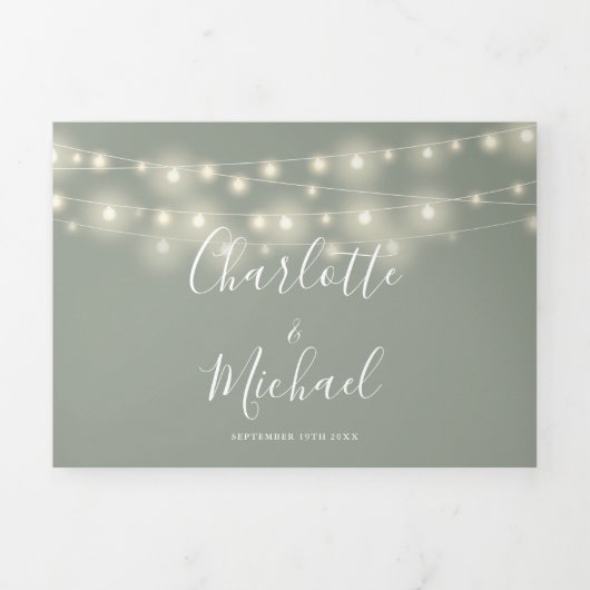Sage Green String Lights Script Monogram Wedding Dreifach Gefaltete Einladung (Cover)