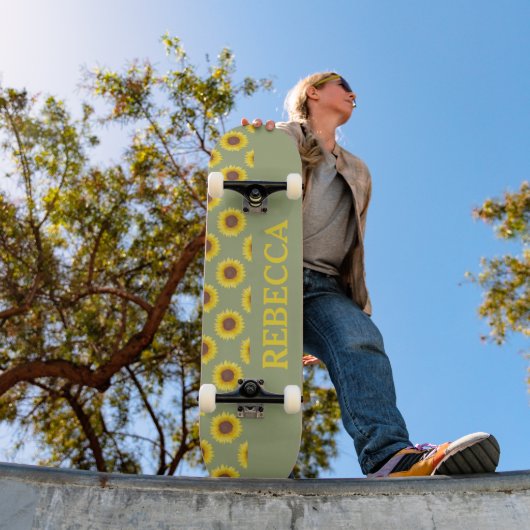 Sage Green Sunflower Skateboard (Außenbereich 1)