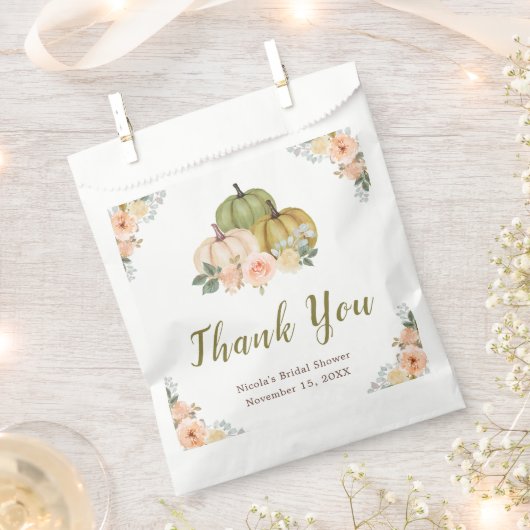 Sage Green und Peach Floral Pumpkins Brautparty Geschenktütchen (Ausgeschnitten)