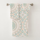 Sage Green und Peach Mandala Pattern Badhandtuch Set (Insitu)