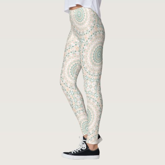 Sage Green und Peach Mandala Pattern Leggings (Links)