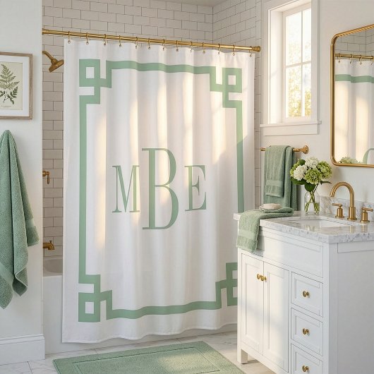 Sage Green und White Griechisch Key | MIT MONOGRAM Duschvorhang
