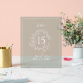 Sage Green Wappen Monogram Wedding Tischnummer Acrylschild (Hochzeit)