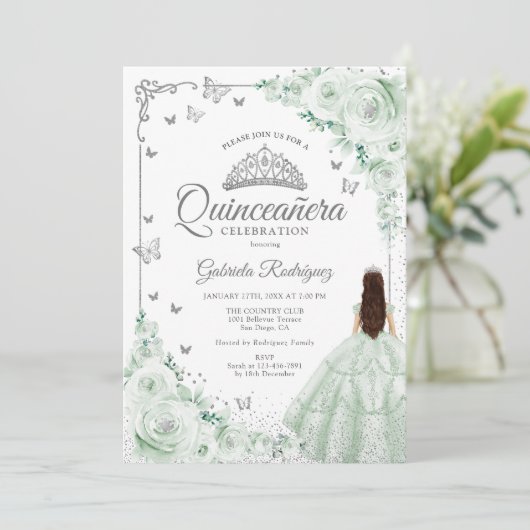 Sage Green Watercolor Rose Silver Quinceanera Einladung (Stehend Vorderseite)