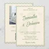 Sage Green Wavy Stripe QR Code Photo Wedding Einladung (Vorne/Hinten)