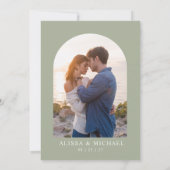 Sage Green Wedding Arch Foto Handwriting Inv Einladung (Rückseite)