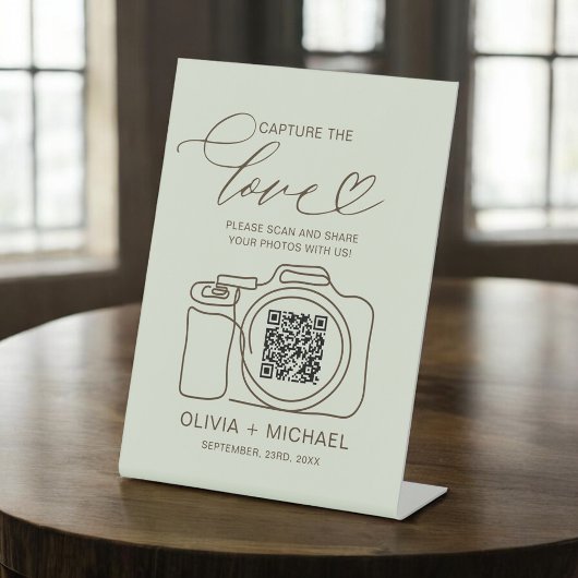 Sage Green Wedding fängt den QR-Code der Liebe ein Sockelschild