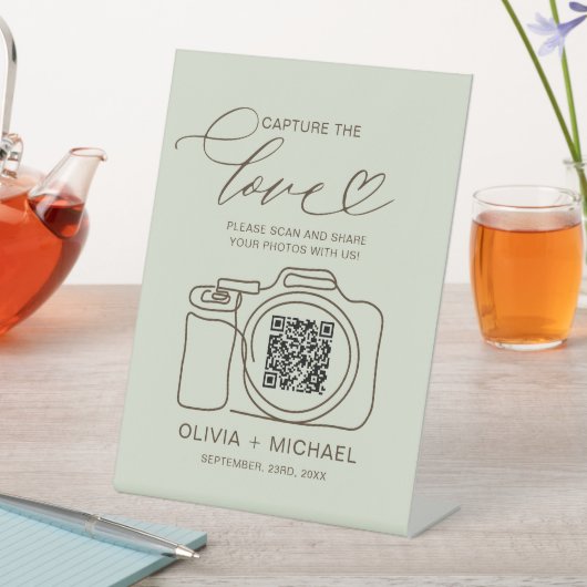 Sage Green Wedding fängt den QR-Code der Liebe ein Sockelschild (In Situ)
