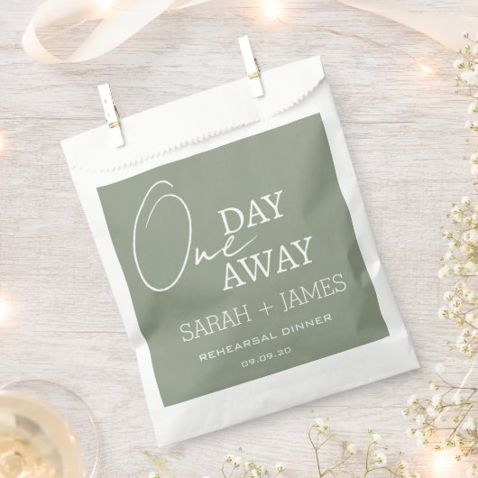 Sage Green Wedding One Day Away Probe Dinner Geschenktütchen (Ausgeschnitten)
