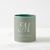 Sage Green & White Elegant Monogram Initial Name  Tasse (Zentrum)